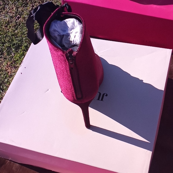 Heels - Picture 2 of 2